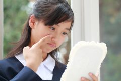 子供のニキビを治したい!小学生・中学生・高校生の思春期ニキビの対処法
