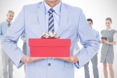男性が喜ぶバレンタインプレゼントは?ちょいリッチな革小物がおすすめ