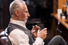 50代の大人のメンズに似合うお洒落な財布は?おすすめブランドを紹介