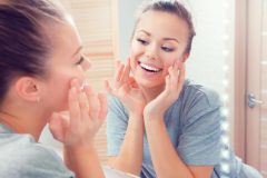 大人ニキビにおすすめの基礎化粧品ランキング!スキンケアの選び方は?