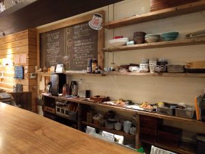 カウンター前のキッチン